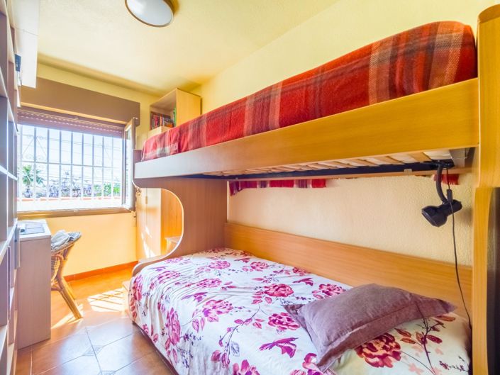 Image No.12-3 Bed Townhouse for sale
