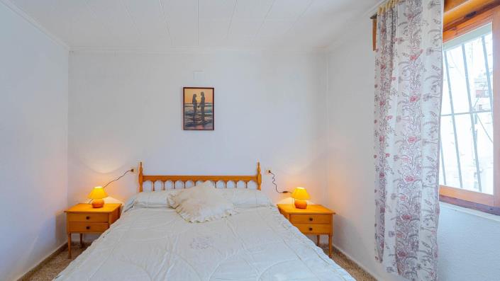 Image No.25-2 Bed Bungalow for sale