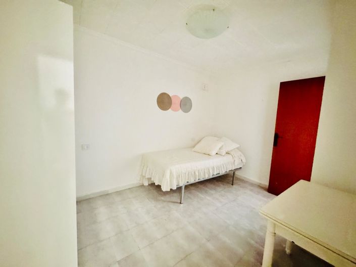 Image No.12-2 Bed House for sale