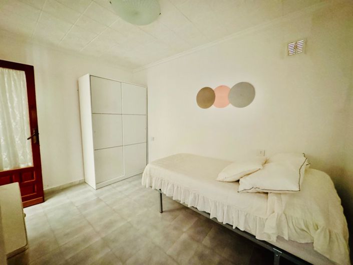 Image No.13-2 Bed House for sale