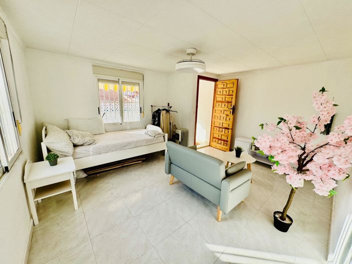 Image No.18-2 Bed House for sale