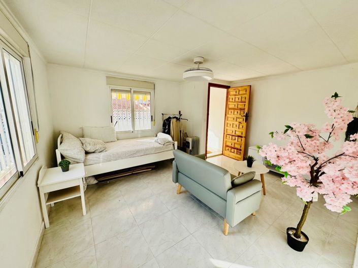 Image No.19-2 Bed House for sale
