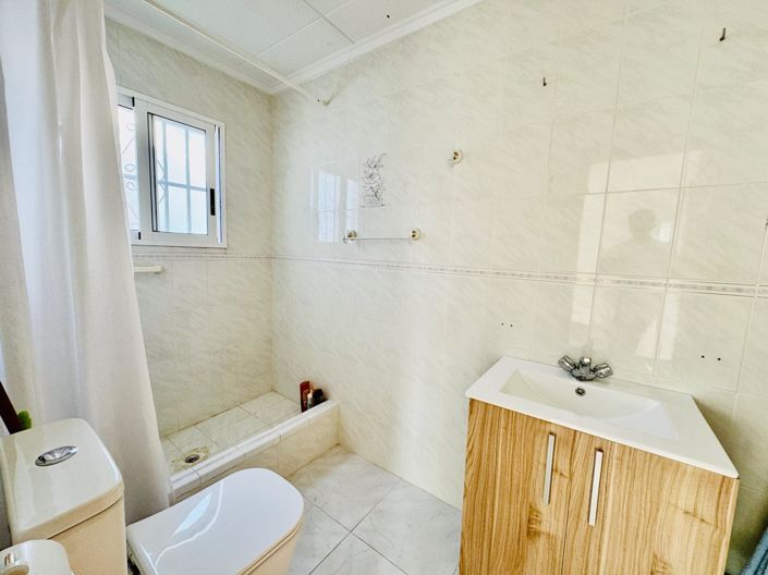 Image No.20-2 Bed House for sale