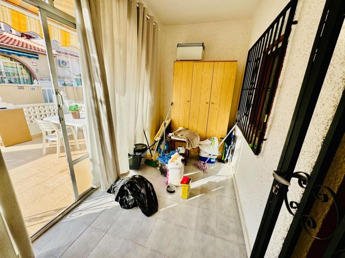 Image No.6-2 Bed House for sale
