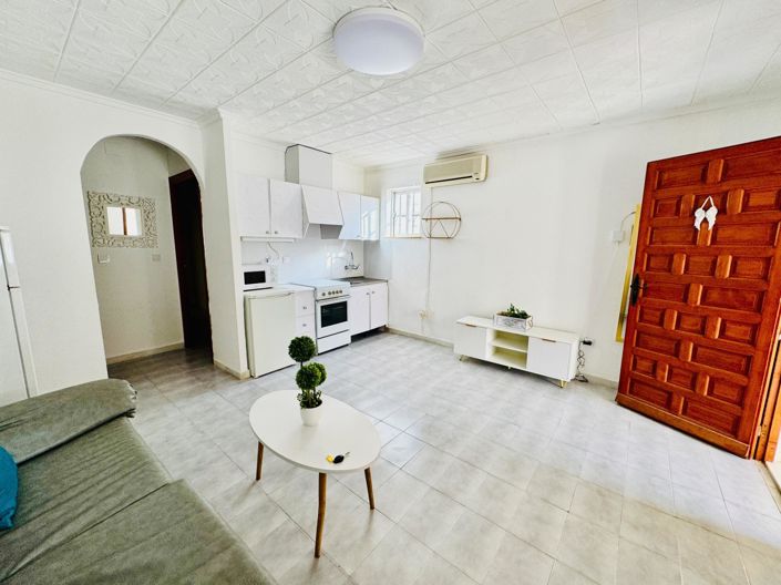 Image No.8-2 Bed House for sale
