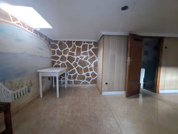 Image No.17-2 Bed Bungalow for sale