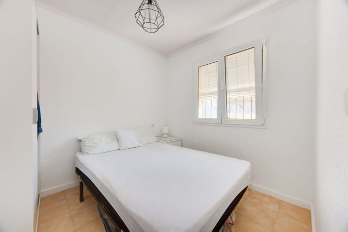 Image No.27-2 Bed House for sale