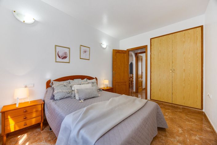 Image No.18-2 Bed Apartment for sale