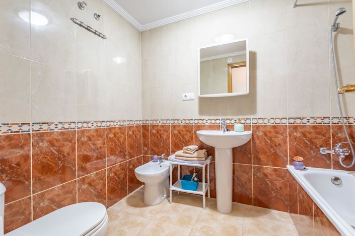 Image No.24-3 Bed Apartment for sale