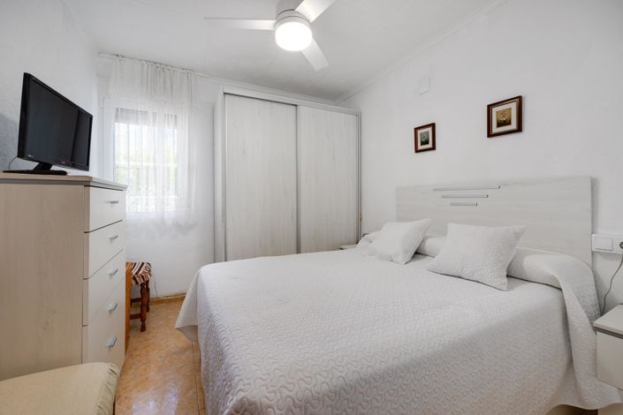 Image No.12-2 Bed House for sale