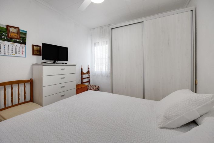 Image No.13-2 Bed House for sale