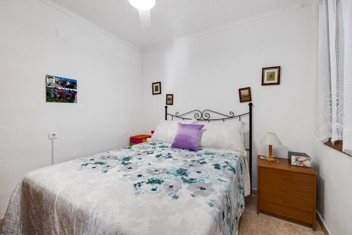Image No.18-2 Bed House for sale
