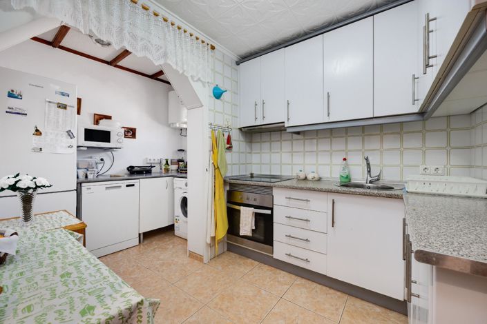 Image No.8-2 Bed House for sale