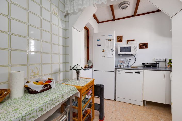Image No.9-2 Bed House for sale