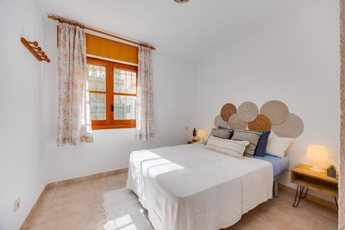 Image No.25-2 Bed Bungalow for sale
