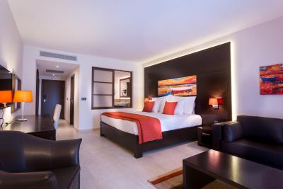 12MeliaLlana-MeliaRoom
