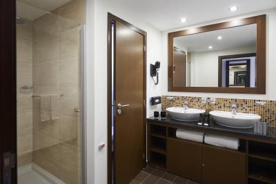 11MeliaLlana-MeliaGuestBathroom