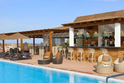 47MeliaLlana-TheLevelPoolBar