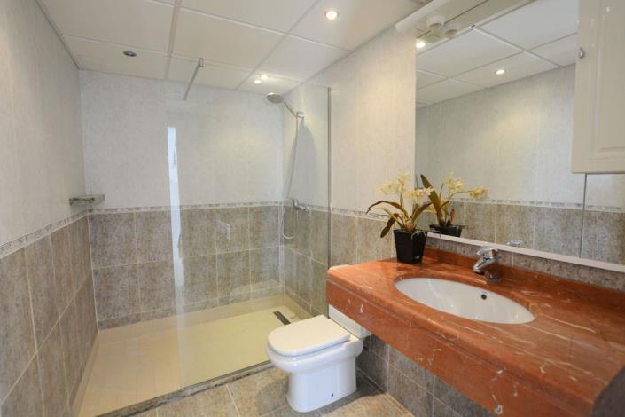 Image No.11-4 Bed Townhouse for sale