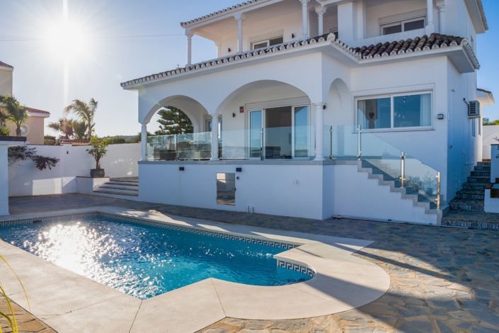 Image No.1-4 Bed Villa for sale