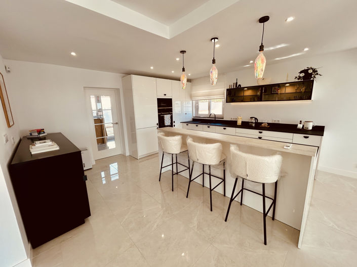 Image No.12-4 Bed Villa for sale