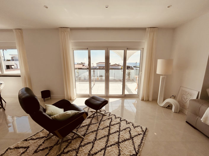 Image No.9-4 Bed Villa for sale