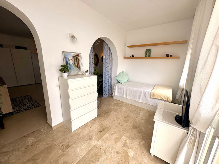 Image No.11-1 Bed Property for sale