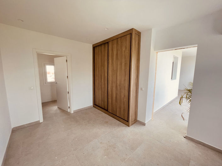 Image No.12-4 Bed Villa for sale