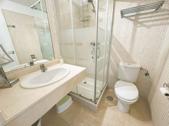 Image No.11-3 Bed Property for sale