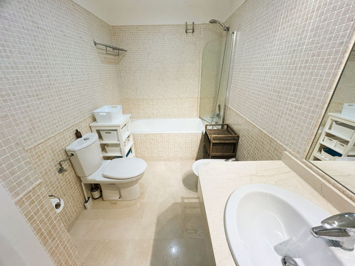 Image No.12-3 Bed Property for sale