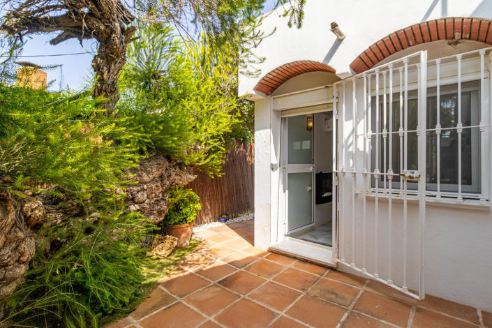 Image No.2-Maison de ville de 3 chambres à vendre à Estepona