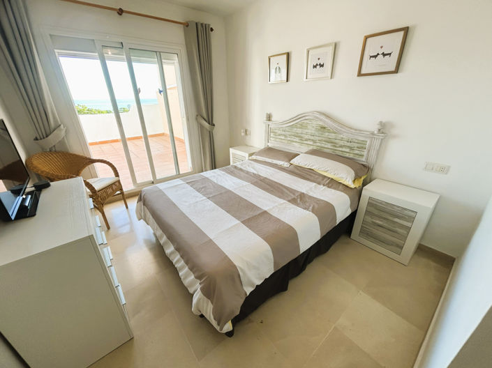 Image No.10-2 Bed Property for sale