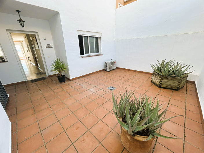 Image No.15-2 Bed Property for sale