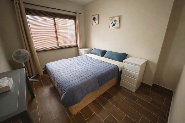 Image No.10-2 Bed Property for sale