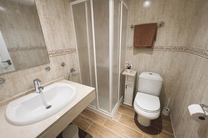 Image No.9-2 Bed Property for sale