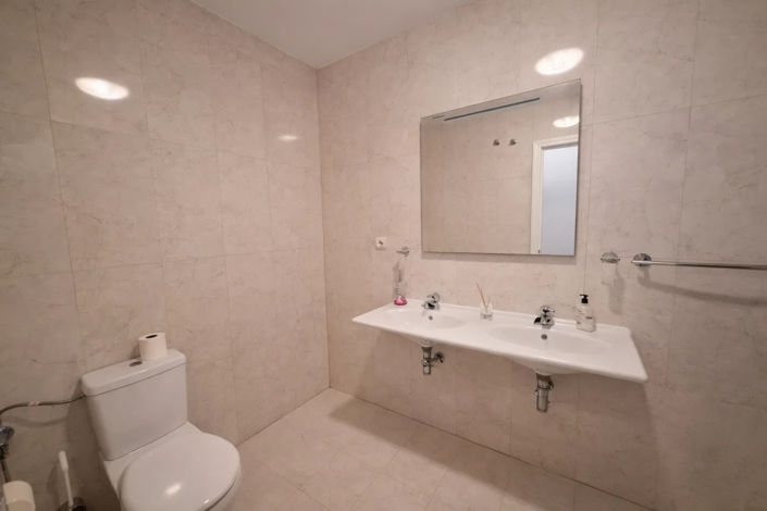 Image No.10-3 Bed Property for sale