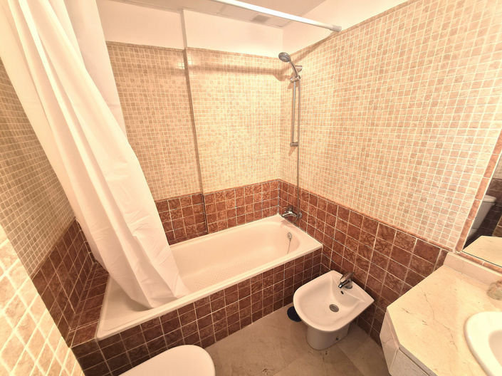 Image No.9-2 Bed Property for sale