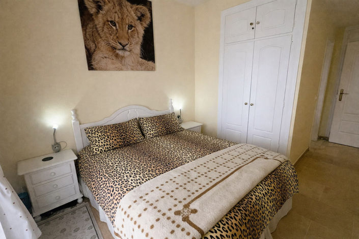 Image No.10-2 Bed Property for sale