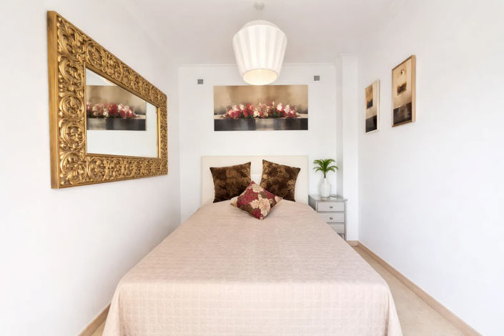 Image No.10-3 Bed Property for sale