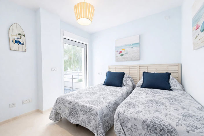 Image No.12-3 Bed Property for sale