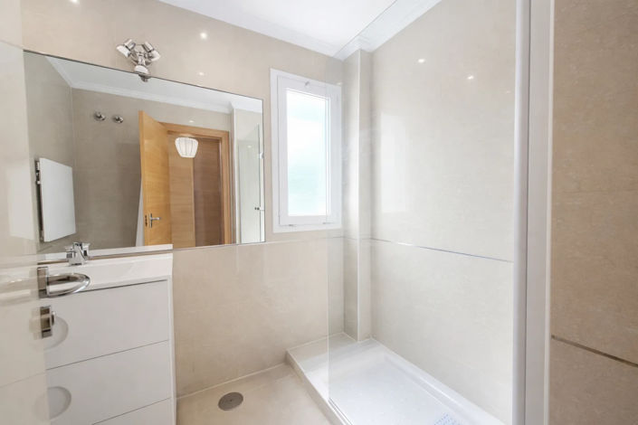 Image No.15-3 Bed Property for sale