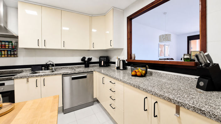 Image No.7-2 Bed Property for sale