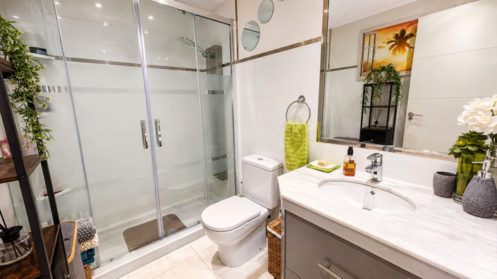 Image No.15-2 Bed Property for sale