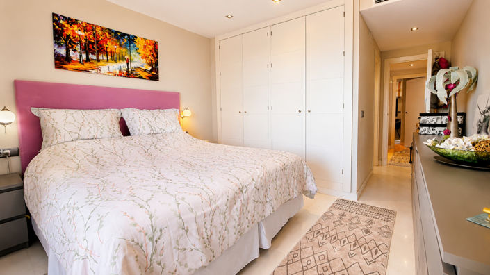 Image No.17-2 Bed Property for sale