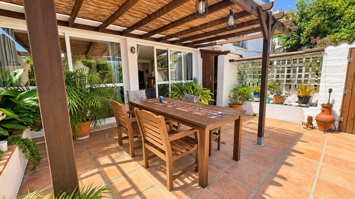 Image No.18-2 Bed Townhouse for sale