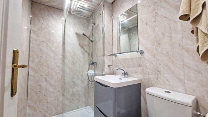 Image No.9-2 Bed Property for sale