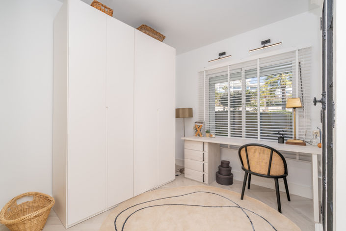 Image No.21-3 Bed Property for sale