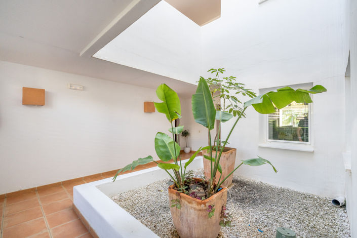 Image No.35-3 Bed Property for sale