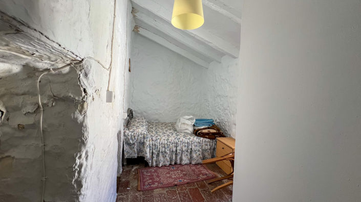 Image No.9-2 Bed Townhouse for sale