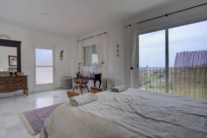 Image No.18-4 Bed House for sale